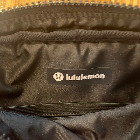 Lululemon Camo Belt Bag with Adjustable Strap - Picture 2 of 4